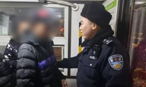 巡逻民警及时发现并救助走失老人